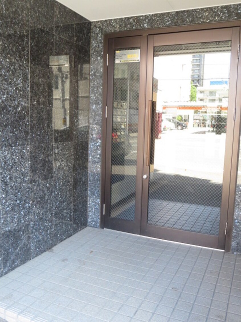 エントランス部分 ル－ブル５条館