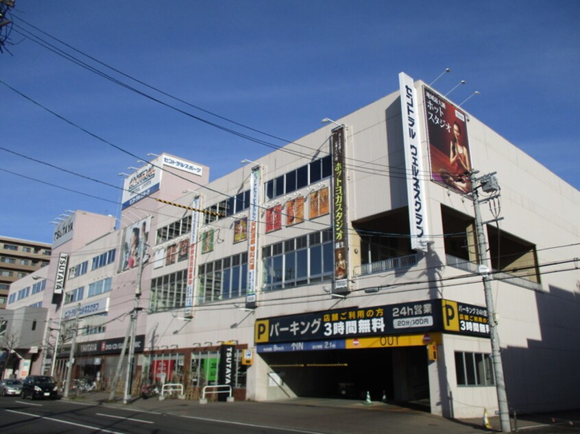 ＴＳＵＴＡＹＡ(本屋)まで1500m メゾンドノームＢ