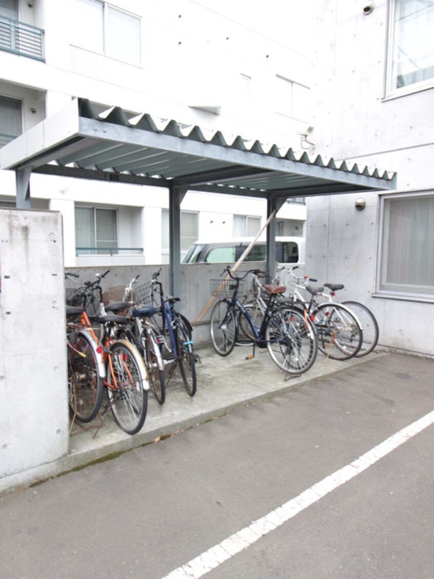 駐輪場 コロ－レＮ３３
