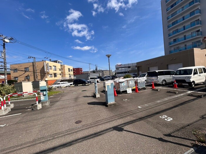 駐車場 ホ－リ－フォ－ト南平岸