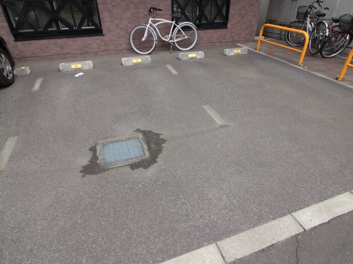 駐車場 グランメ－ルクラッセ１３