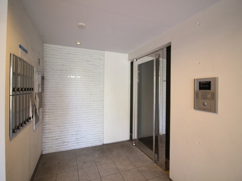 エントランス部分 ａｌｂａ  ｍｅｗ