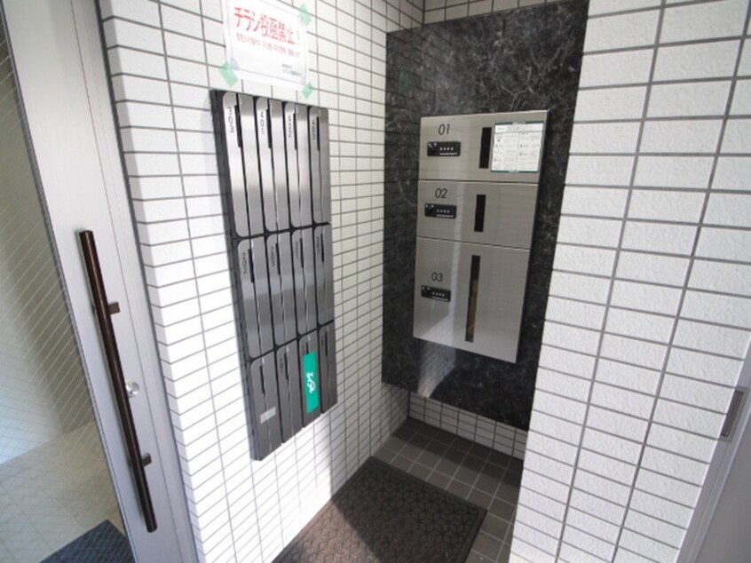 エントランス部分 Ｌａ・Ｌｕｃｅ　ラ・ル－チェ