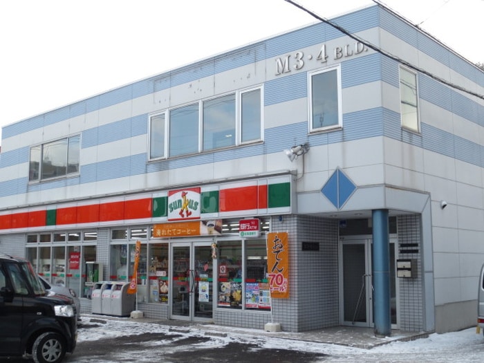 サンクス(コンビニ)まで20m Ｌａ・Ｌｕｃｅ　ラ・ル－チェ