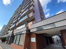 サンタの館裏参道の外観