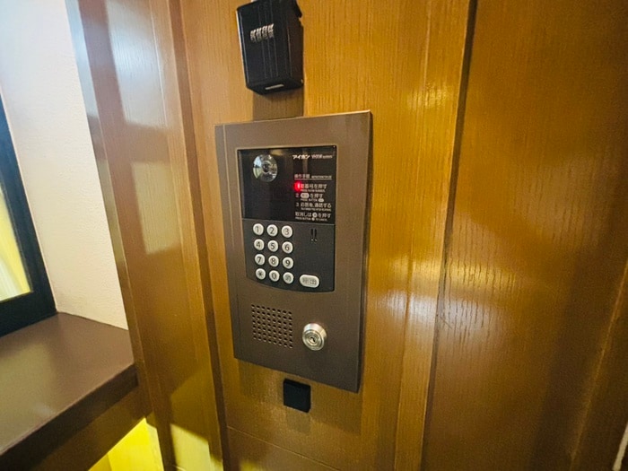 エントランス部分 サンタの館裏参道