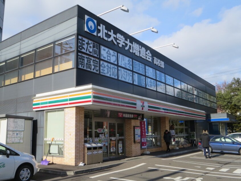 セブン-イレブン 札幌南高校前店(コンビニ)まで180m グラネージュ　ヤマハナ