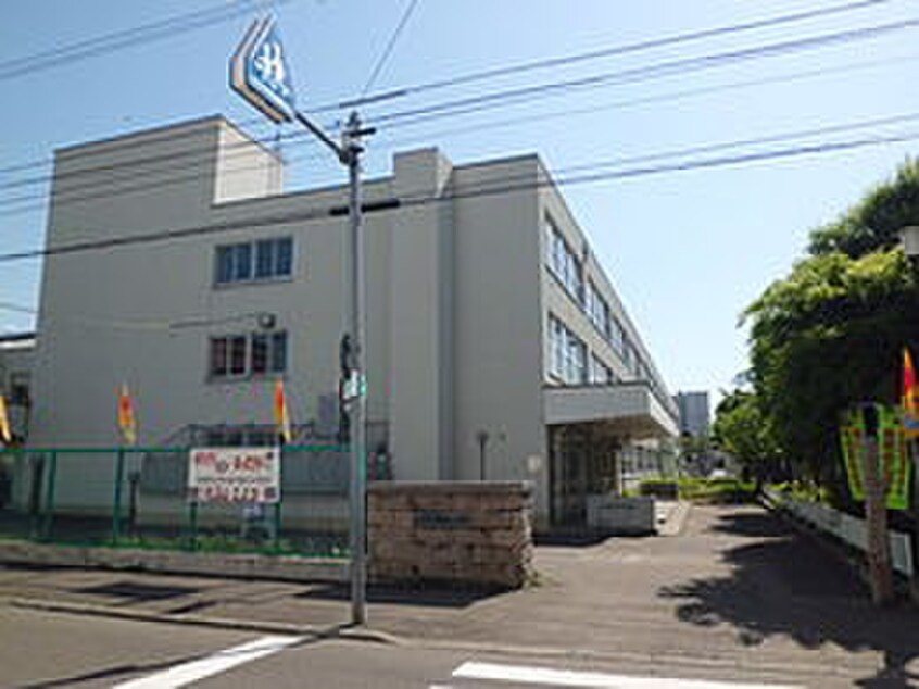 札幌市立幌南小学校(小学校)まで550m グラネージュ　ヤマハナ