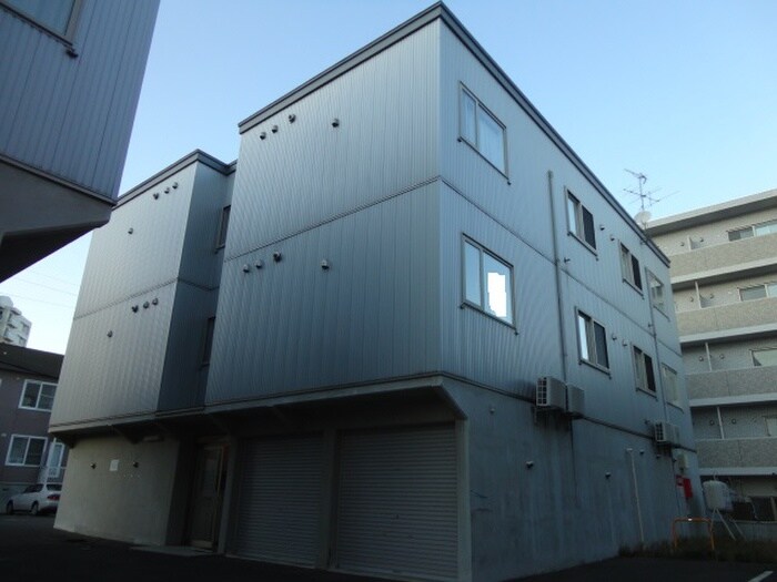 外観写真 Ｗｅｓｔ　Ｃｏｕｒｔ　Ｂ