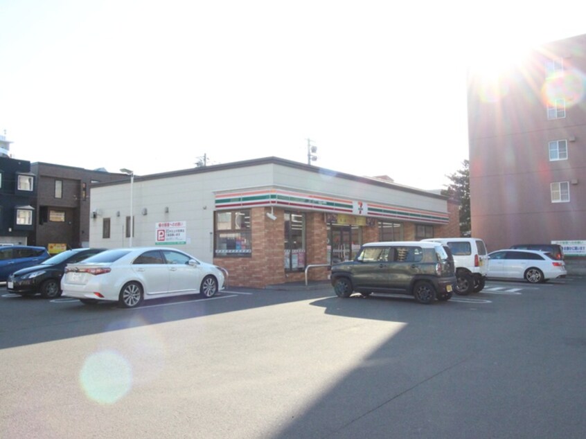 セブンイレブン(コンビニ)まで300m 小泉マンションＮＯ.１