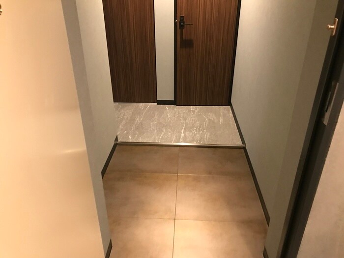 玄関 コローレ月寒東