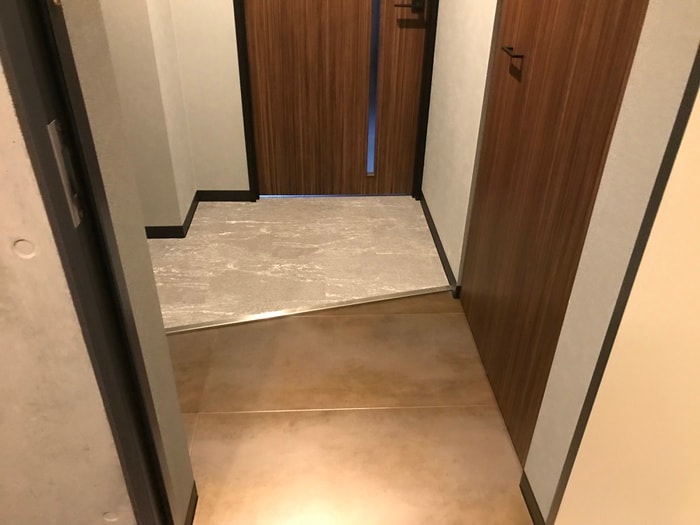 玄関 コローレ月寒東