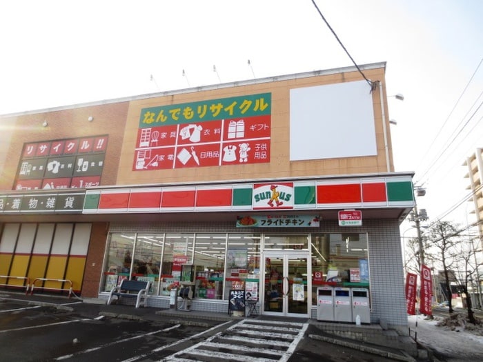 サンクス(コンビニ)まで2200m コンフォ－ト月寒東