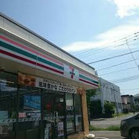 セブンイレブン(コンビニ)まで650m PLAZA　FLEUR