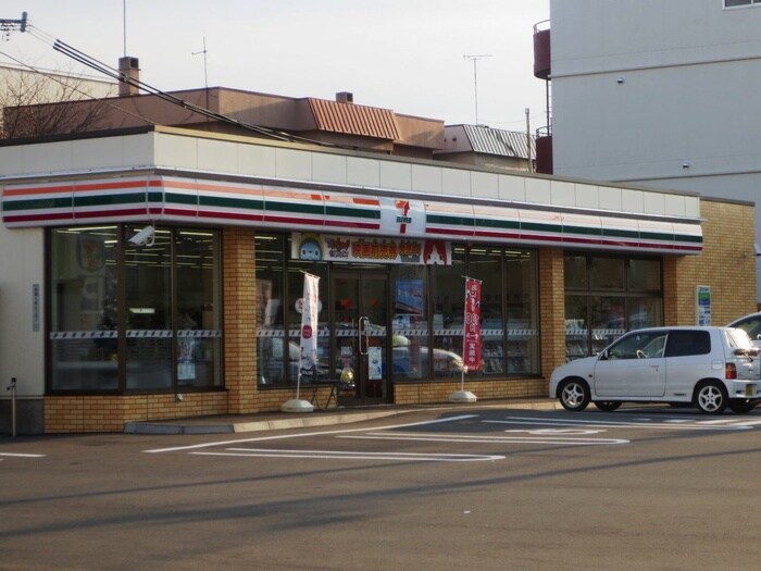 セブンイレブン(コンビニ)まで15m フォ－ユ－美園Ａ