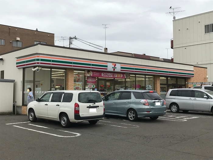 セブンイレブン(コンビニ)まで50m フォ－ユ－美園Ｂ