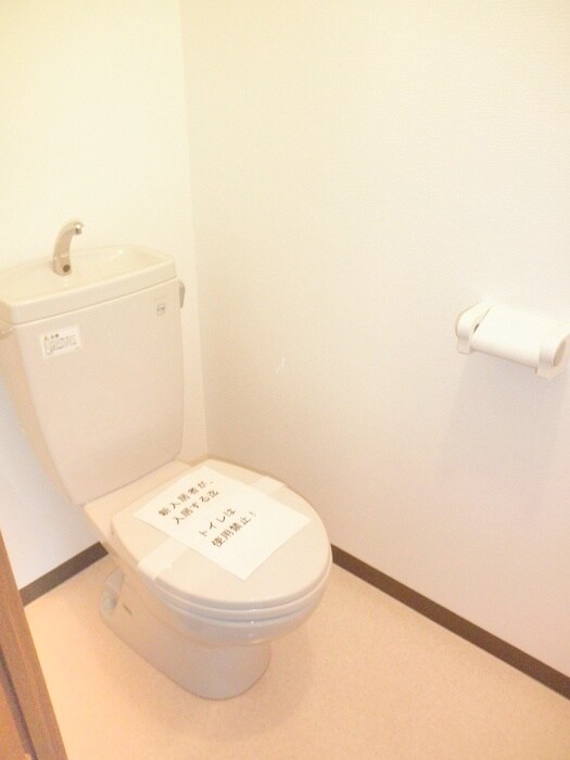 トイレ ラ・コンテ栄通