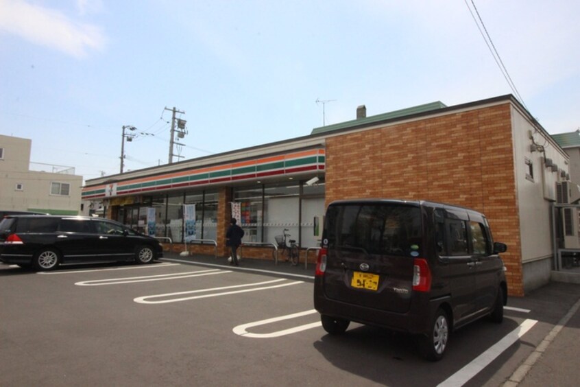 セブンイレブン(コンビニ)まで187m サンコート本通