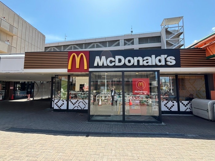 マクドナルド(ファストフード)まで700m グランメ－ル麻生北公園