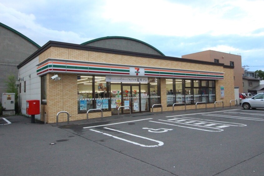 セブンイレブン(コンビニ)まで300m ラ・グラースアンザイ