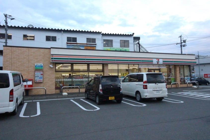 セブンイレブン(コンビニ)まで230m レジデンス白石中央Ⅰ