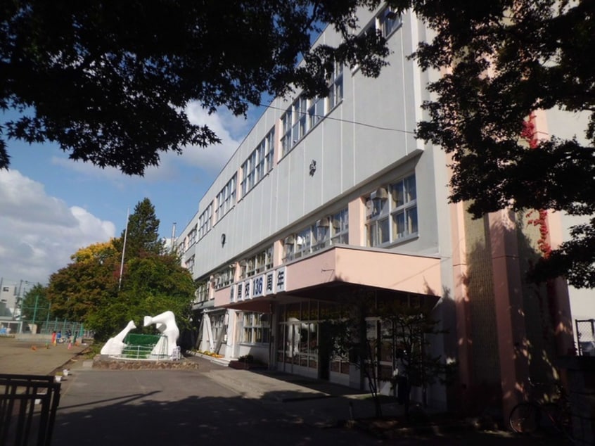札幌市立山鼻小学校(小学校)まで450m ＭＩやまはな北棟