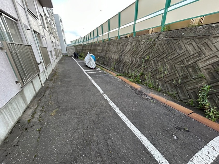 バイク置き場 パ－クコ－ト中の島