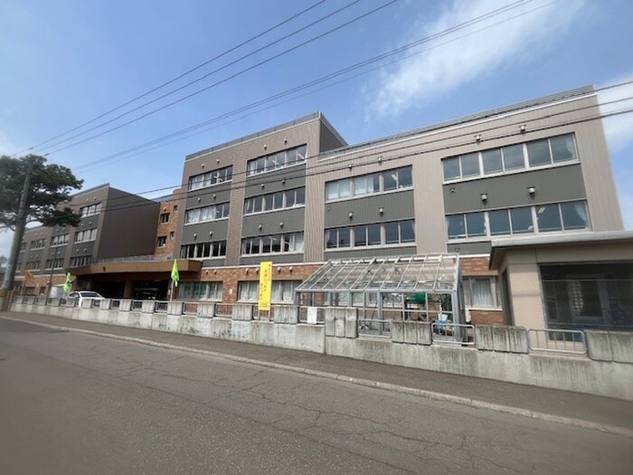 平岸西小学校(小学校)まで280m Ｃａｌｏｒｅ
