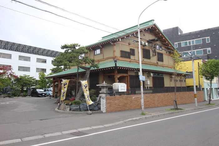 蕎傳(その他飲食（ファミレスなど）)まで665m インリバーハイム