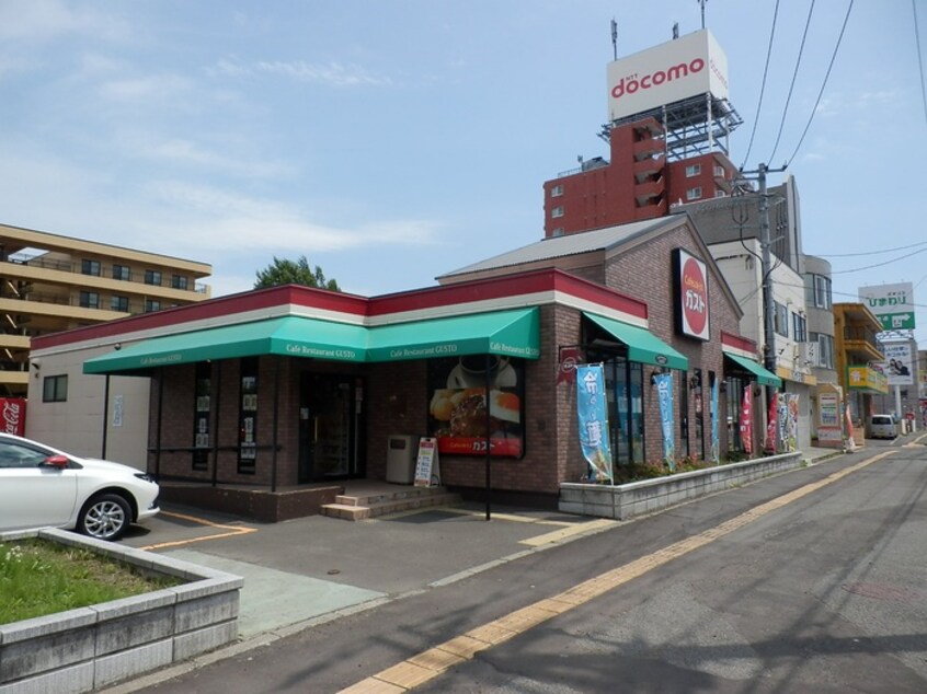 ガスト 札幌豊平店(その他飲食（ファミレスなど）)まで170m カレラ豊平2nd
