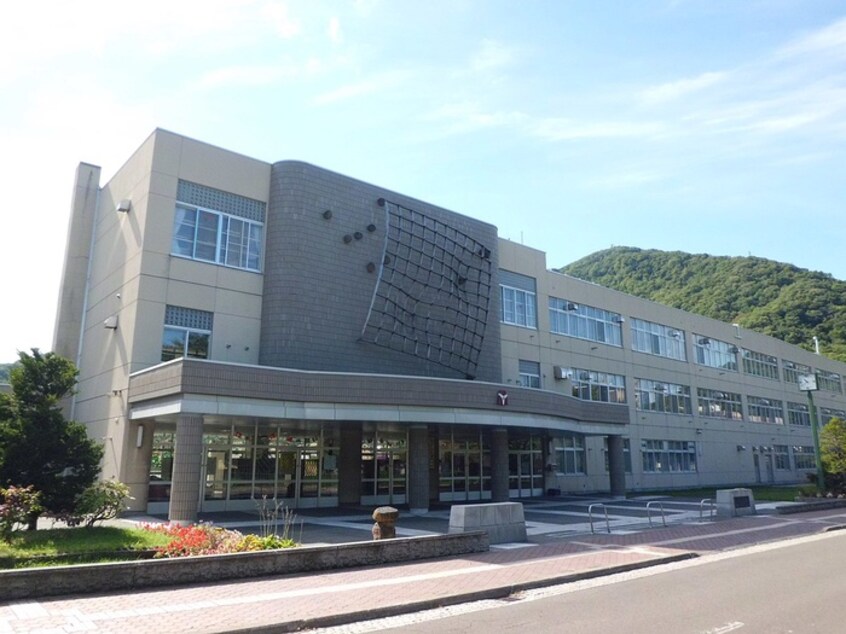 山鼻中学校(中学校/中等教育学校)まで800m Augusta伏見