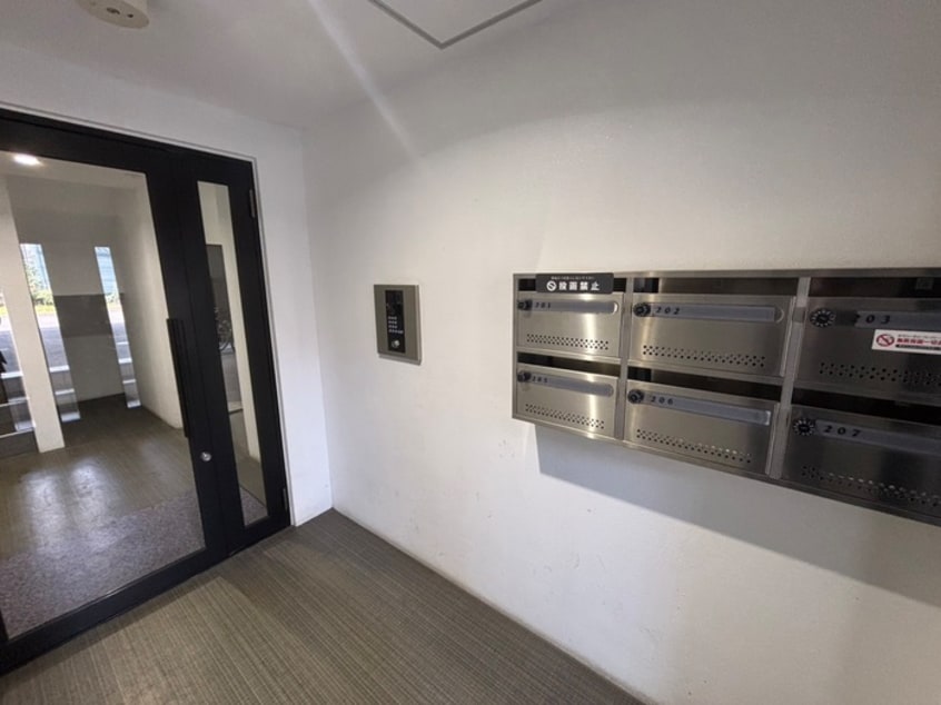 エントランス部分 レユシール七番館