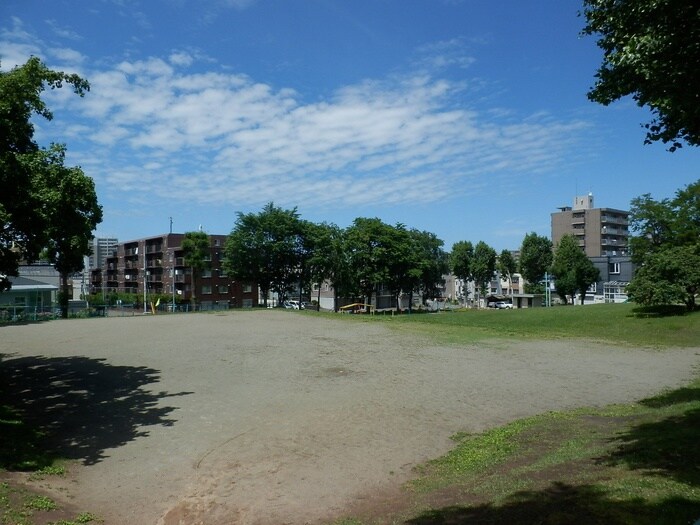 エルム公園(公園)まで1200m マイン白石