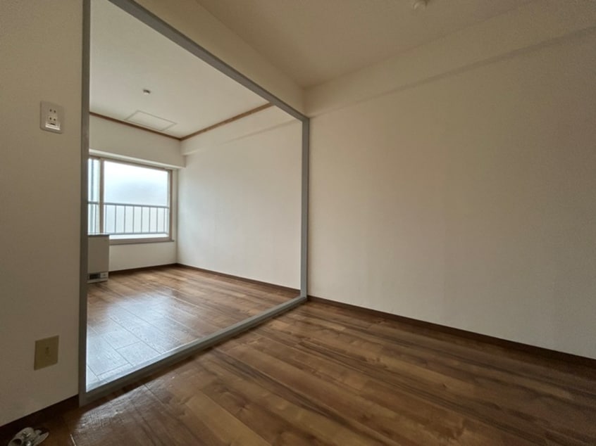 居室 メゾンエクレ－レ中の島