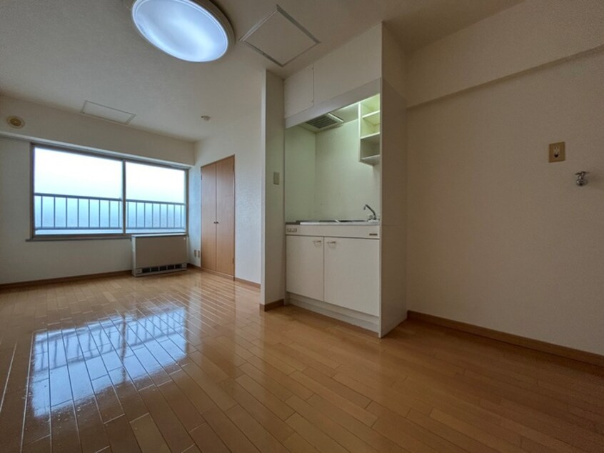 居室 メゾンエクレ－レ中の島