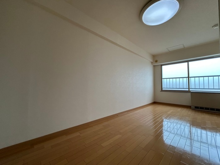 居室 メゾンエクレ－レ中の島