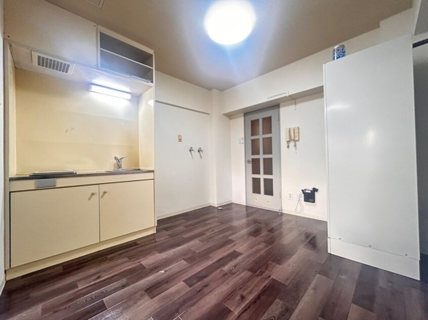 居室 メゾンエクレ－レ中の島