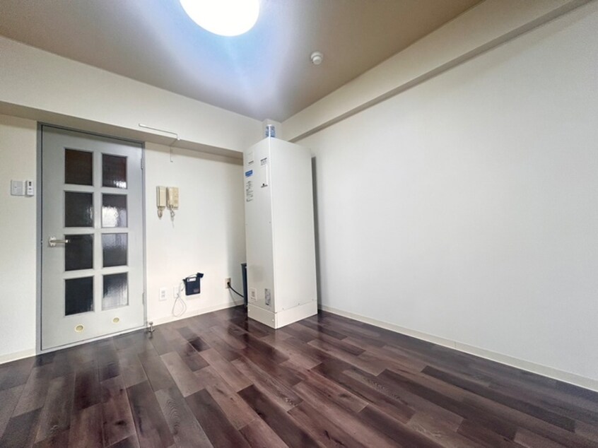 居室 メゾンエクレ－レ中の島