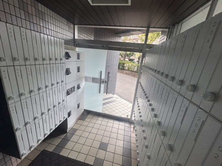 エントランス部分 メゾンエクレ－レ中の島