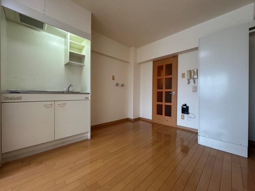 居室 メゾンエクレ－レ中の島