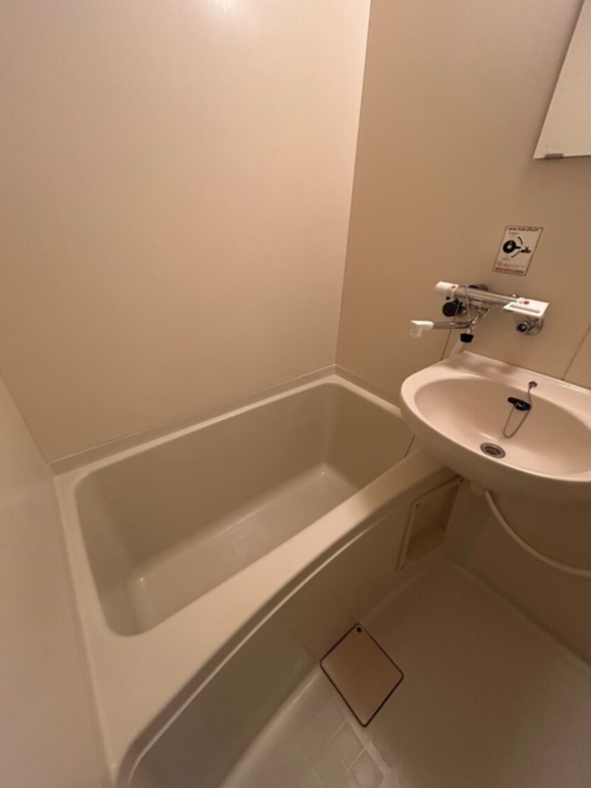 バス／シャワールーム等 メゾンエクレ－レ中の島