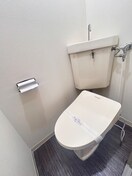 トイレ メゾンエクレ－レ中の島