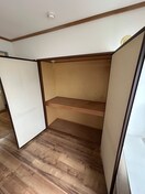 収納 メゾンエクレ－レ中の島