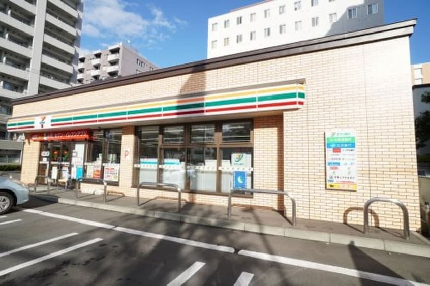 セブン-イレブン 札幌北７条西１２丁目店(コンビニ)まで190m CHIARO　SAPPORO
