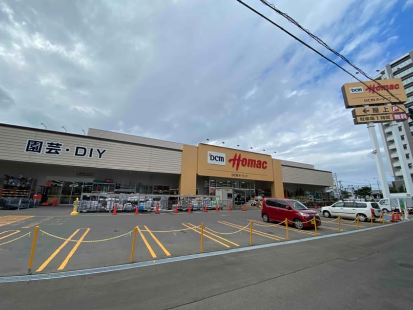 DCM 桑園店(電気量販店/ホームセンター)まで900m CHIARO　SAPPORO