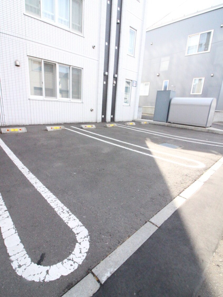 駐車場 グランメール美園６－３