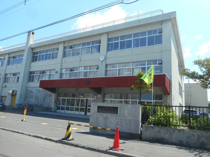 本郷小学校(小学校)まで1000m Encore南郷13