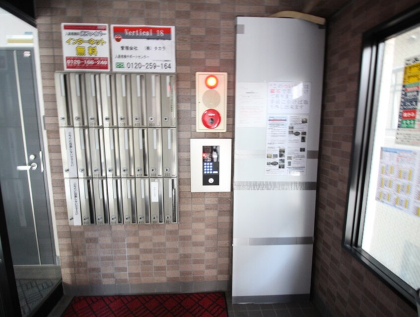 エントランス部分 Vertical 18