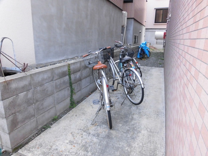 駐輪場 マ－プル平岸