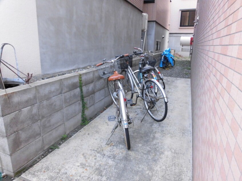 駐輪場 マ－プル平岸